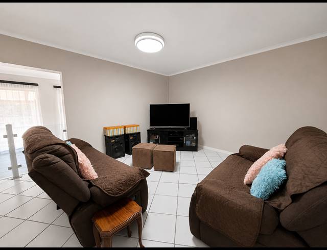 3 BEDROOM HOUSE FOR SALE IN FALCON RIDGE